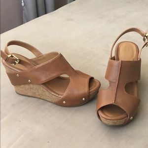 Kenneth Cole Reaction Sole-O Wedge